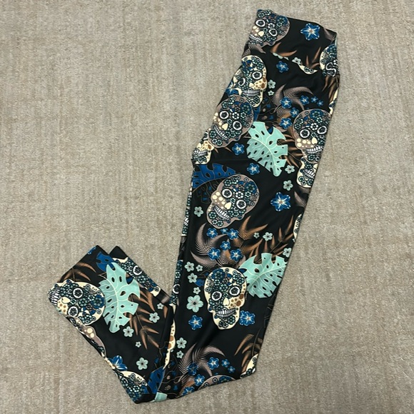 NWT yoga one size (2-12) skulls - Picture 1 of 3